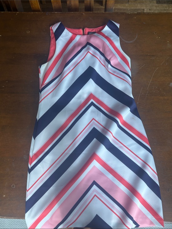 Vince Camuto Dresses & Skirts - Vince Camuto Pink White Navy Chevron Shift Dress